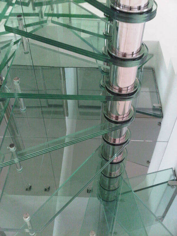 escalier en verre en colimaçon