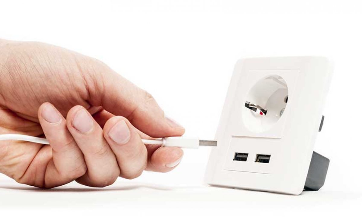 Plug into перевод. Electrical safety tips. Plug into перевод. Electrical safety at work. держи розетку.