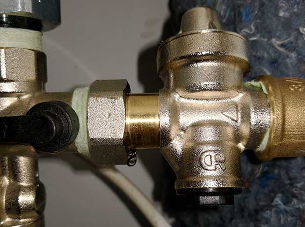 fuite raccord du réducteur pression eau