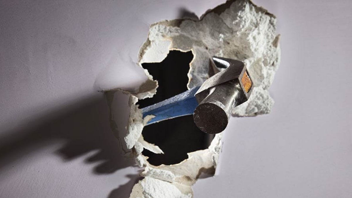 Refixer Une Cheville Arrachée Dans Un Mur Réparer un trou dans un mur en placo