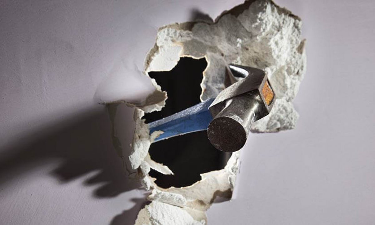 Comment réparer un trou dans un mur en plaques de plâtre ?