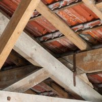 Infiltration et fuite d’eau par la toiture : les causes fréquentes