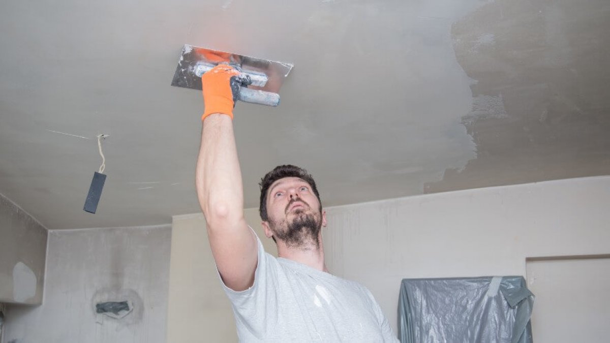 Faux Plafond Sur Ancien Plafond Lattis Platre Comment refaire son enduit de plafond ?