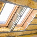 Autorisation installation fenêtre de toit : déclaration de travaux ou permis de construire ?