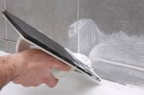 Les risques liés aux joints de carrelage fissurés dans la salle de bains