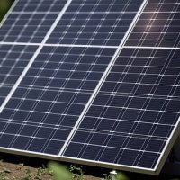 Panneau solaire à brancher sur une prise : fonctionnement et prix