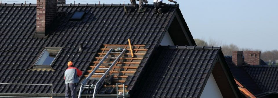 Prix d’une toiture au m2 : combien coûtent les travaux de toiture en 2024 ?