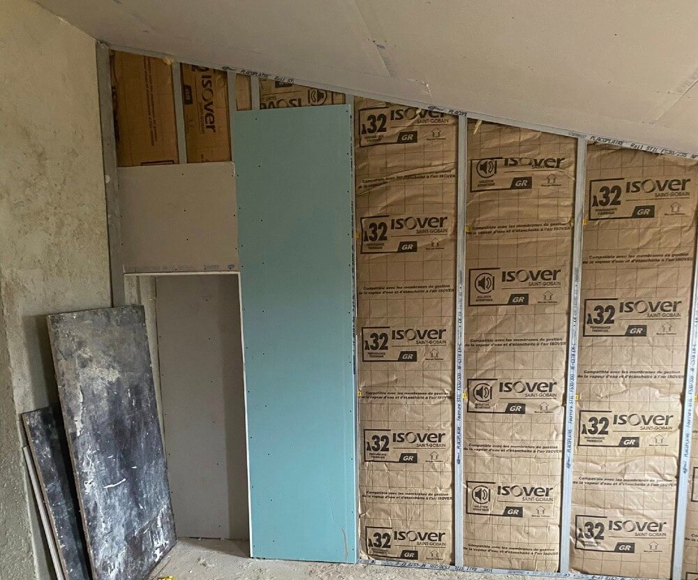 Prix de pose de la laine de verre dans un mur intérieur pour une isolation thermique